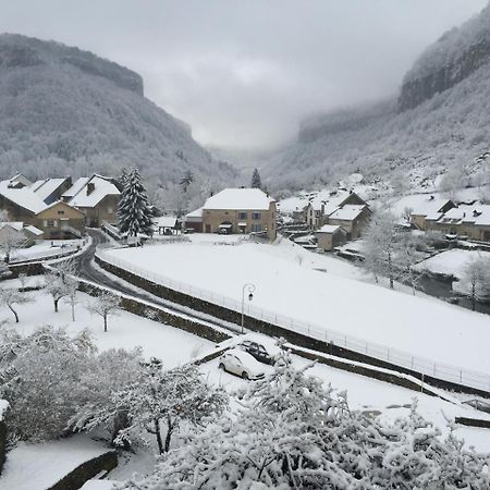 Gothique Cafe Hotel Baume-les-Messieurs Buitenkant foto