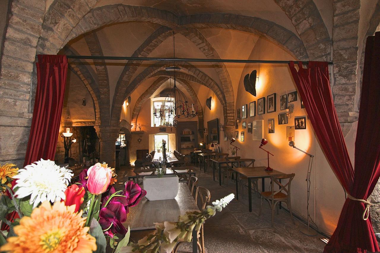 Gothique Cafe Hotel Baume-les-Messieurs Buitenkant foto