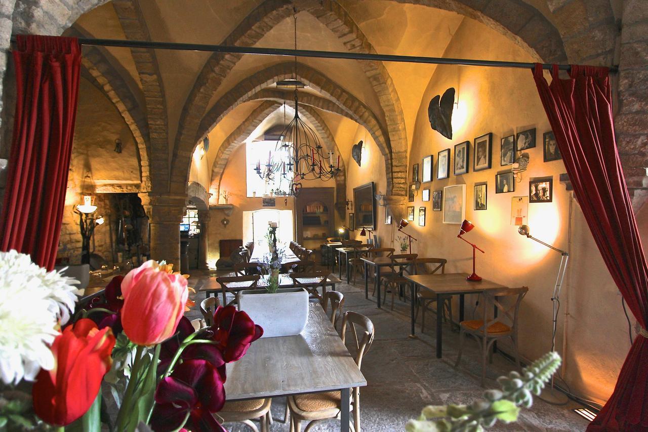 Gothique Cafe Hotel Baume-les-Messieurs Buitenkant foto
