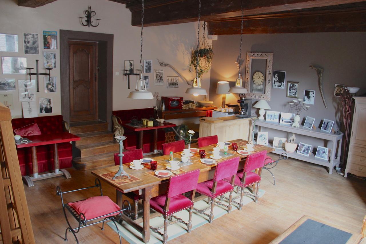 Gothique Cafe Hotel Baume-les-Messieurs Buitenkant foto