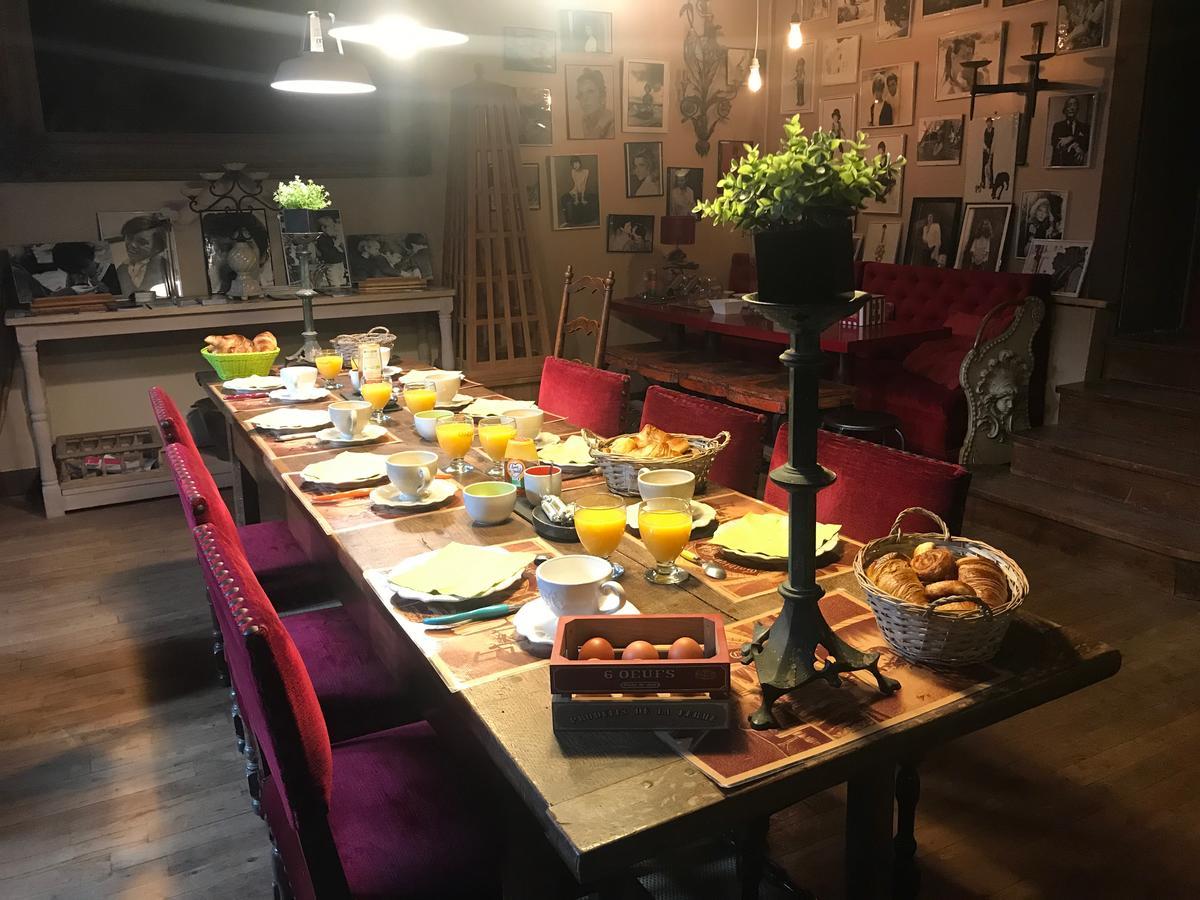 Gothique Cafe Hotel Baume-les-Messieurs Buitenkant foto