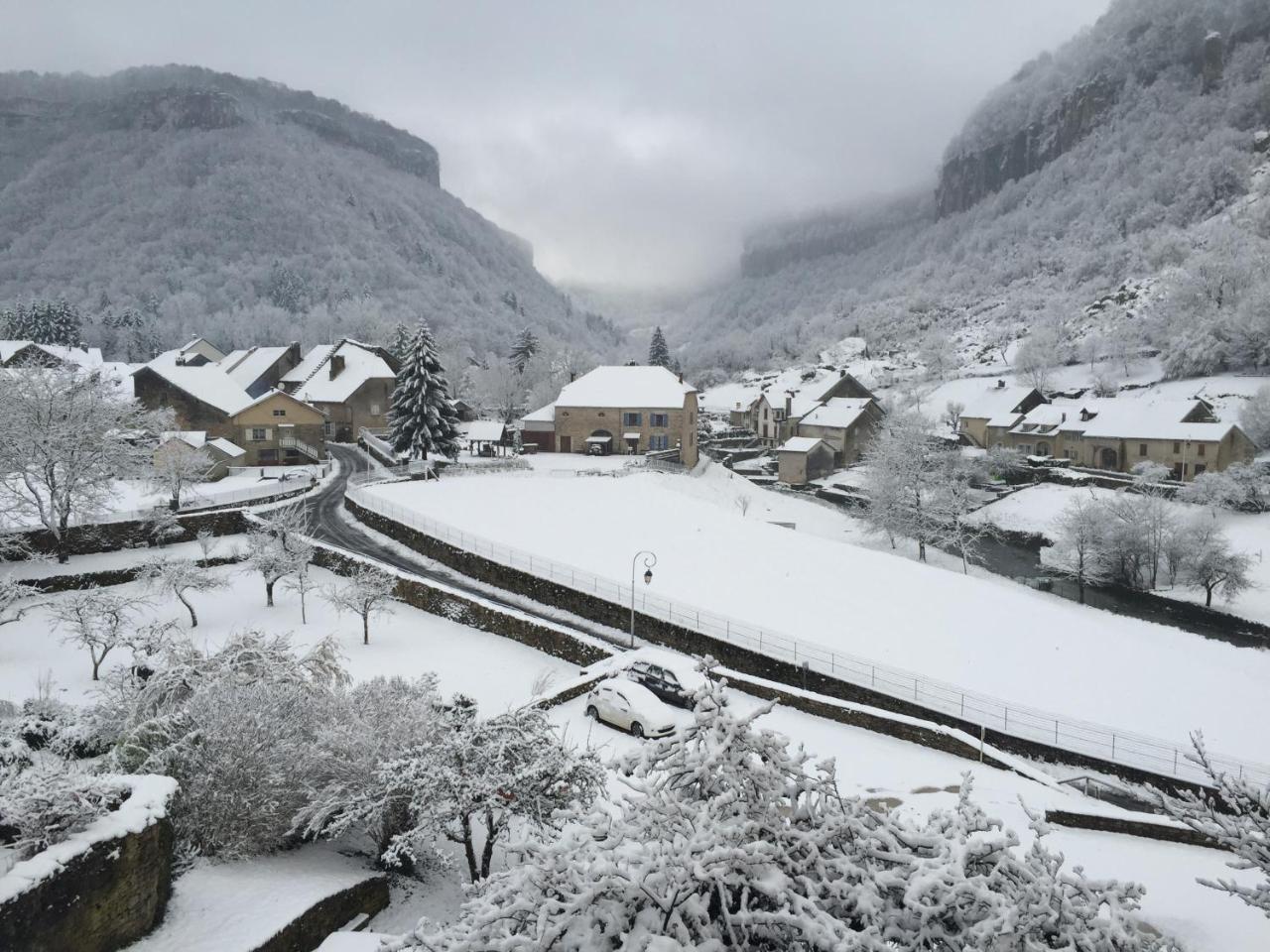 Gothique Cafe Hotel Baume-les-Messieurs Buitenkant foto